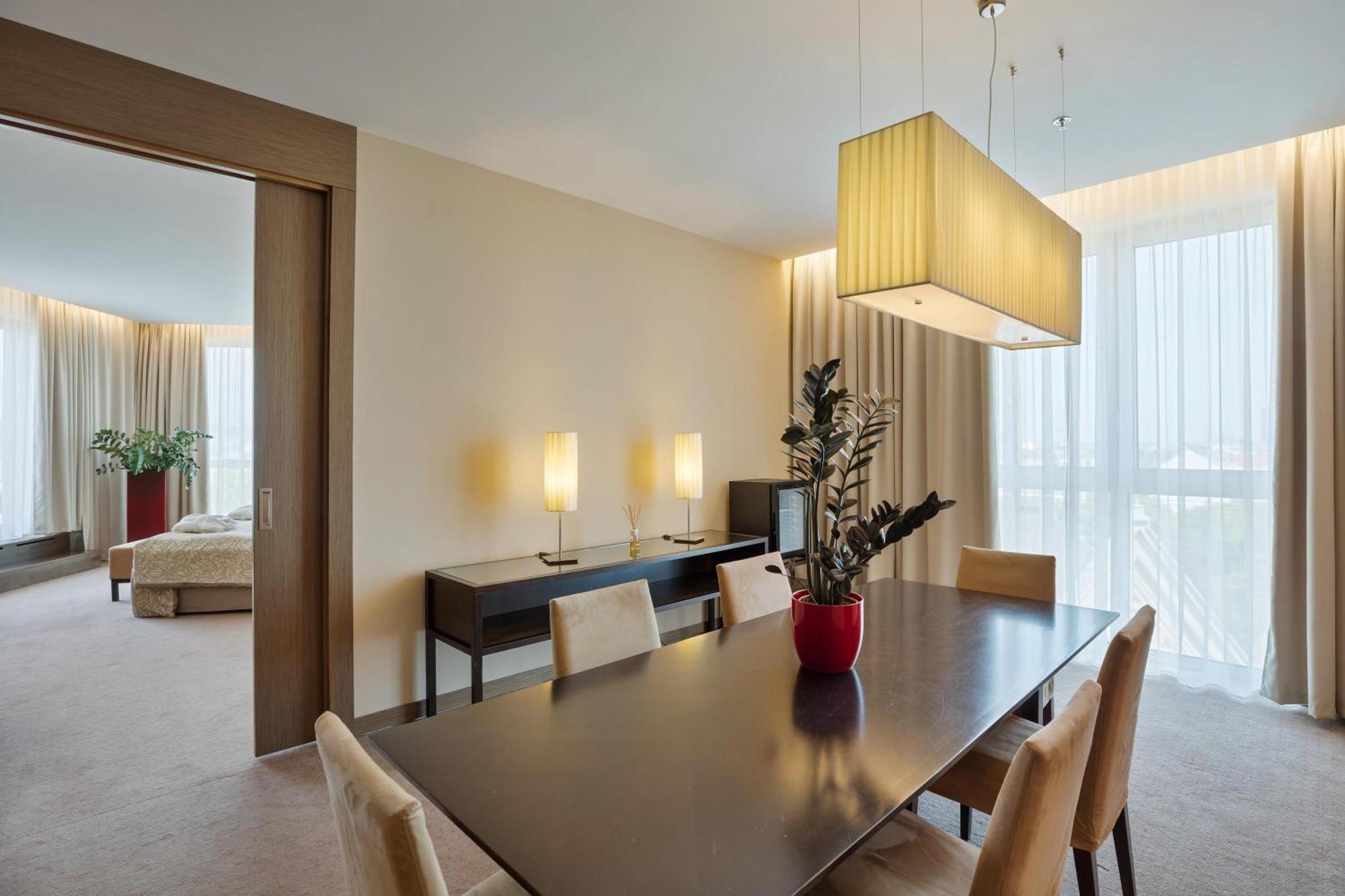 Suite,1549758712:JPEG